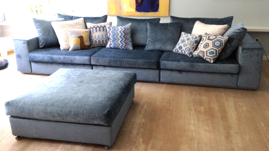 Foto eines blauen Sofas